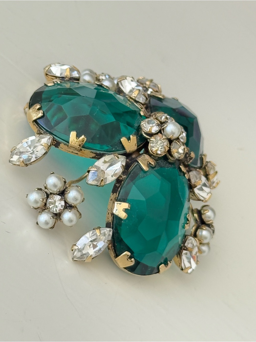 SCHREINER - Signed Emerald Green Floral Brooch - Picture 4 of 6